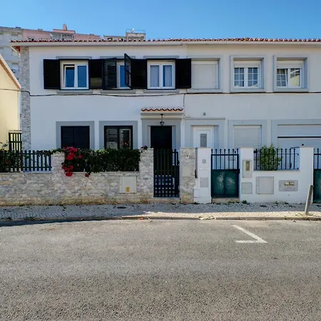 Casa de Férias Comfortable Town House In Quiet Area By Lovelystay *