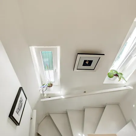 Feriehus Comfortable Town House In Quiet Area By Lovelystay