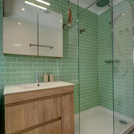 Comfortable Town House In Quiet Area By Lovelystay *