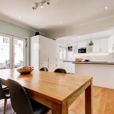 Comfortable Town House In Quiet Area By Lovelystay ליסבון