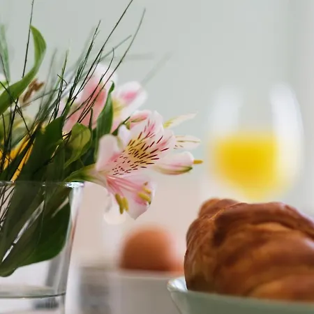 בית נופש Comfortable Town House In Quiet Area By Lovelystay *