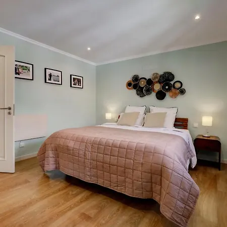 בית נופש Comfortable Town House In Quiet Area By Lovelystay *