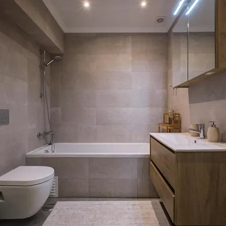 בית נופש Comfortable Town House In Quiet Area By Lovelystay *