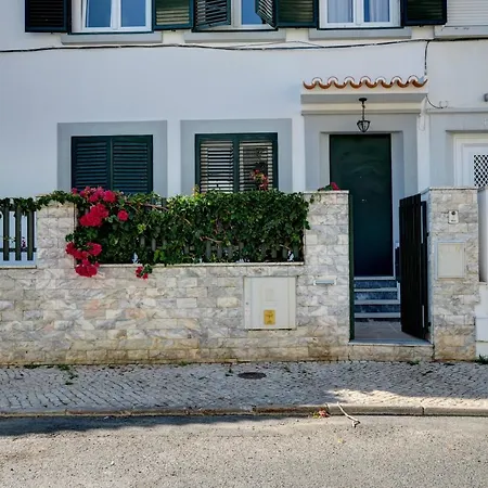 Feriehus Comfortable Town House In Quiet Area By Lovelystay Lisboa