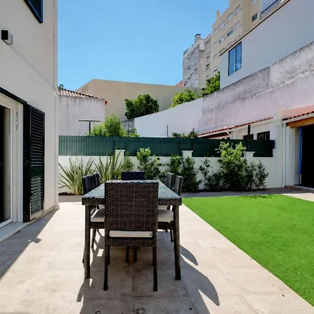 Сasa de vacaciones Comfortable Town House In Quiet Area By Lovelystay