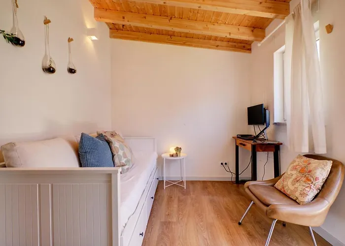 Comfortable Town House In Quiet Area By Lovelystay Дом отдыха