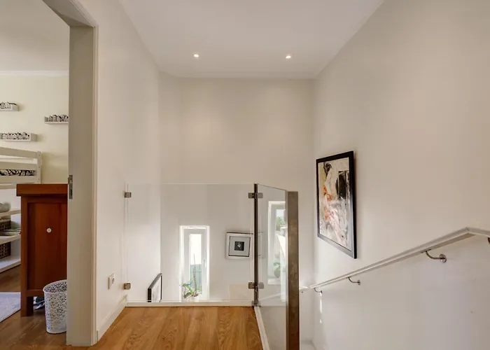 Дом отдыха Comfortable Town House In Quiet Area By Lovelystay Лиссабон