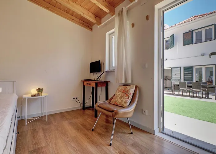 Дом отдыха Comfortable Town House In Quiet Area By Lovelystay *