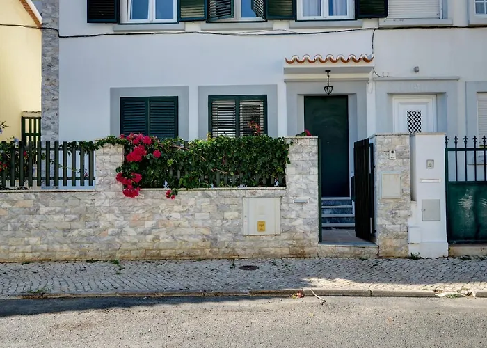 Дом отдыха Comfortable Town House In Quiet Area By Lovelystay Лиссабон