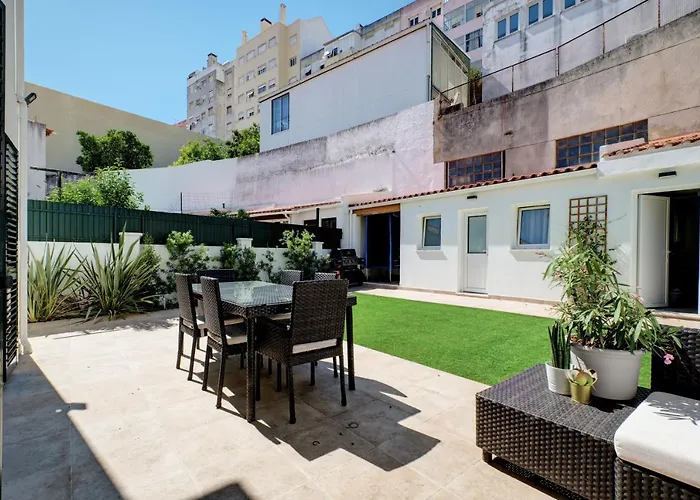 Дом отдыха Comfortable Town House In Quiet Area By Lovelystay *