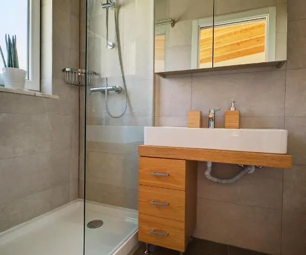 Comfortable Town House In Quiet Area By Lovelystay *