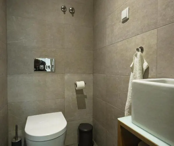 Comfortable Town House In Quiet Area By Lovelystay * Лиссабон