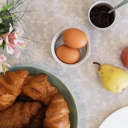 Дом отдыха Comfortable Town House In Quiet Area By Lovelystay *