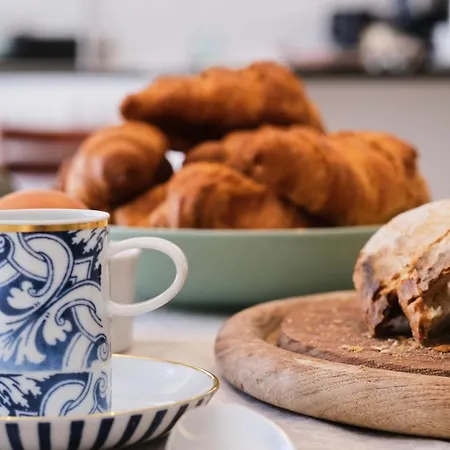 別荘 Comfortable Town House In Quiet Area By Lovelystay *