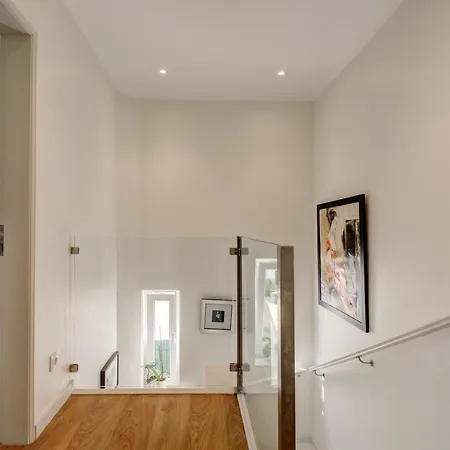 Дом отдыха Comfortable Town House In Quiet Area By Lovelystay Лиссабон