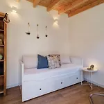 Σπίτι διακοπών Comfortable Town House In Quiet Area By Lovelystay *
