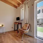 Σπίτι διακοπών Comfortable Town House In Quiet Area By Lovelystay *