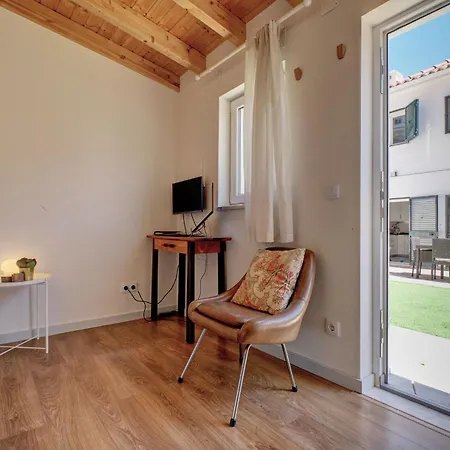 Comfortable Town House In Quiet Area By Lovelystay Ferienhaus Lissabon